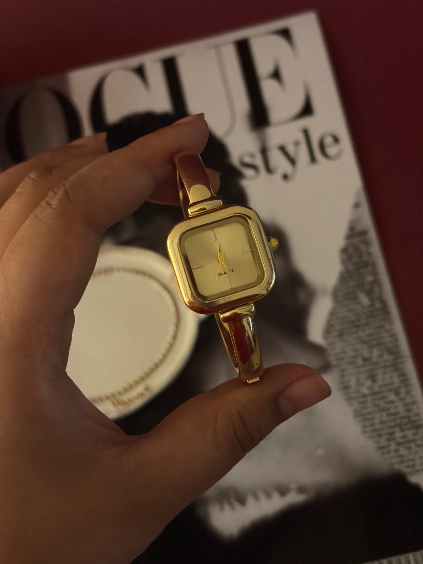 Jill beige bezel watch