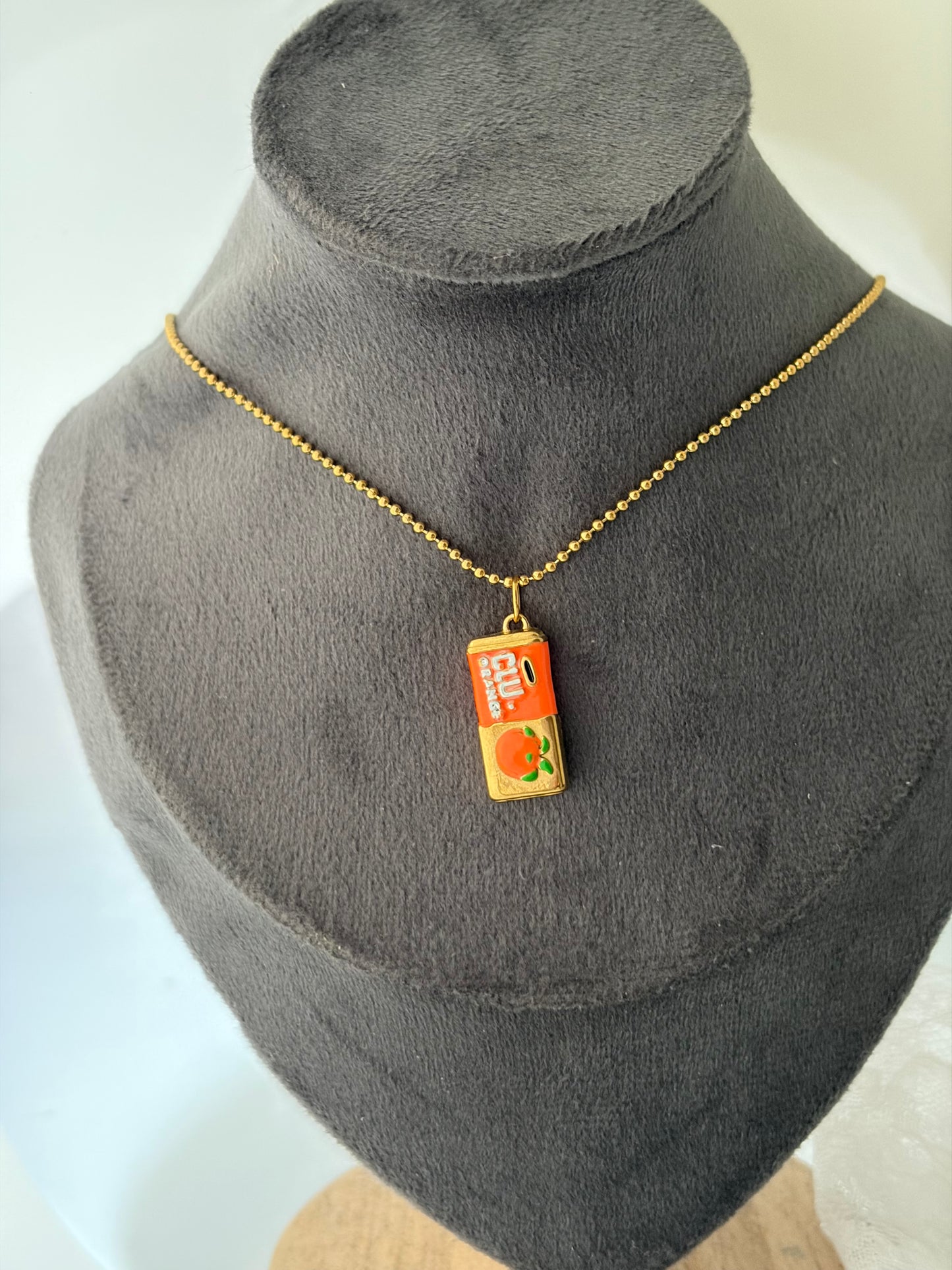Sunny sip neckpiece