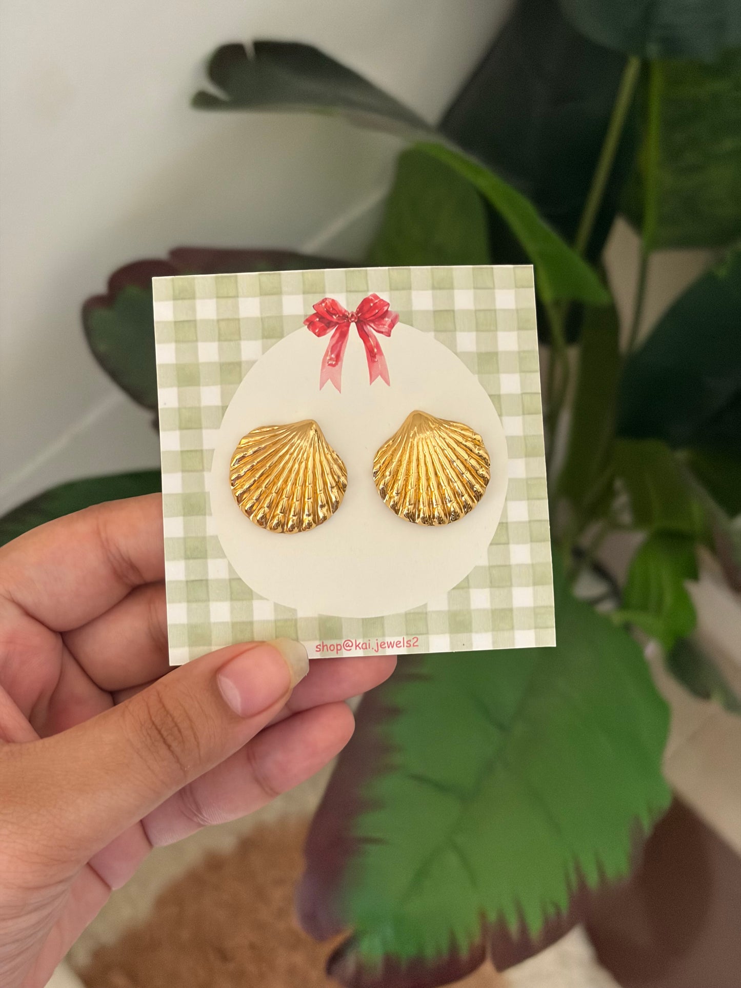Shelly stud earrings