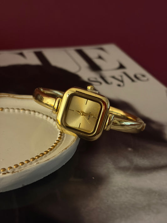 Jill beige bezel watch