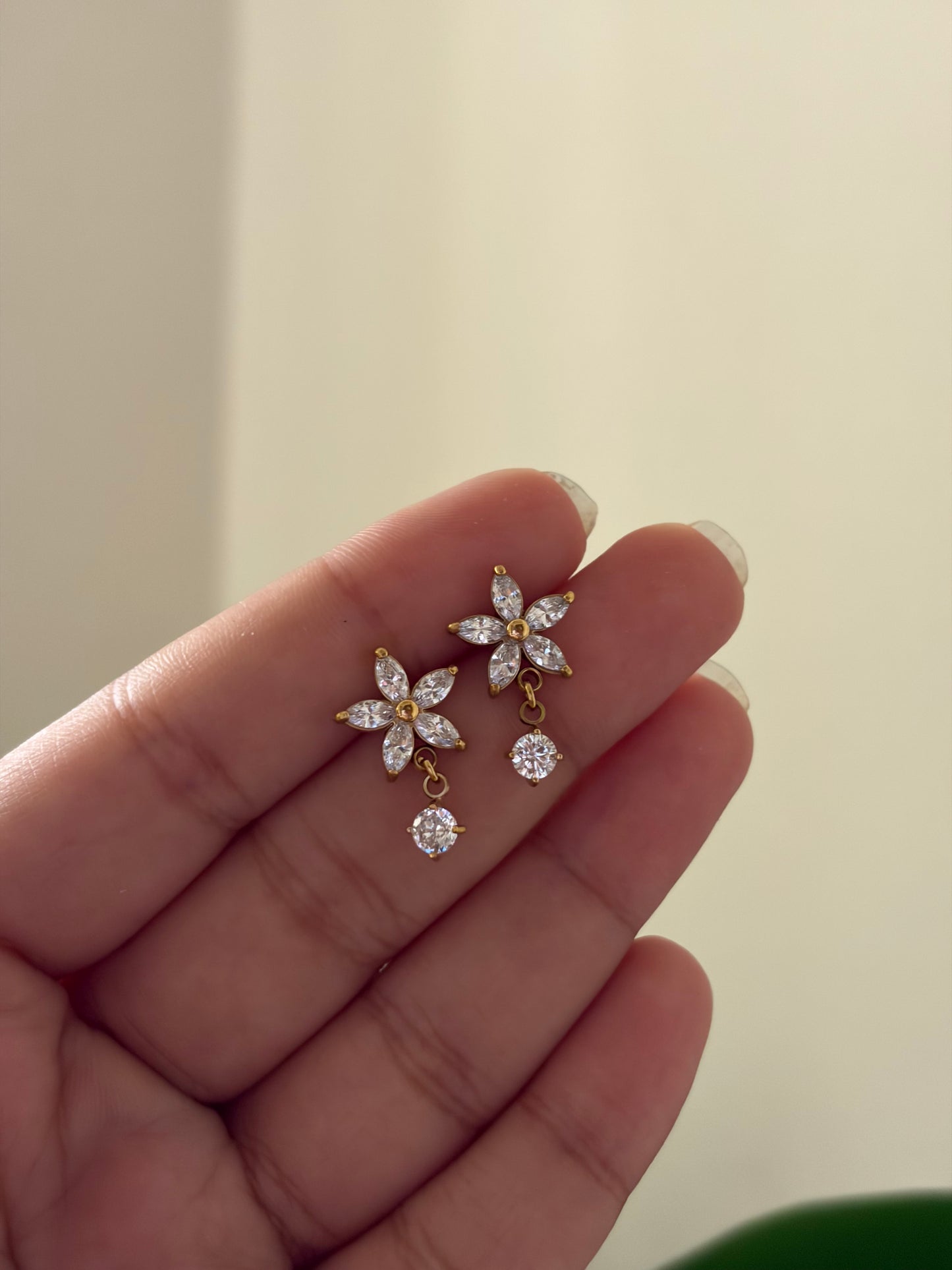 Mia flower drops