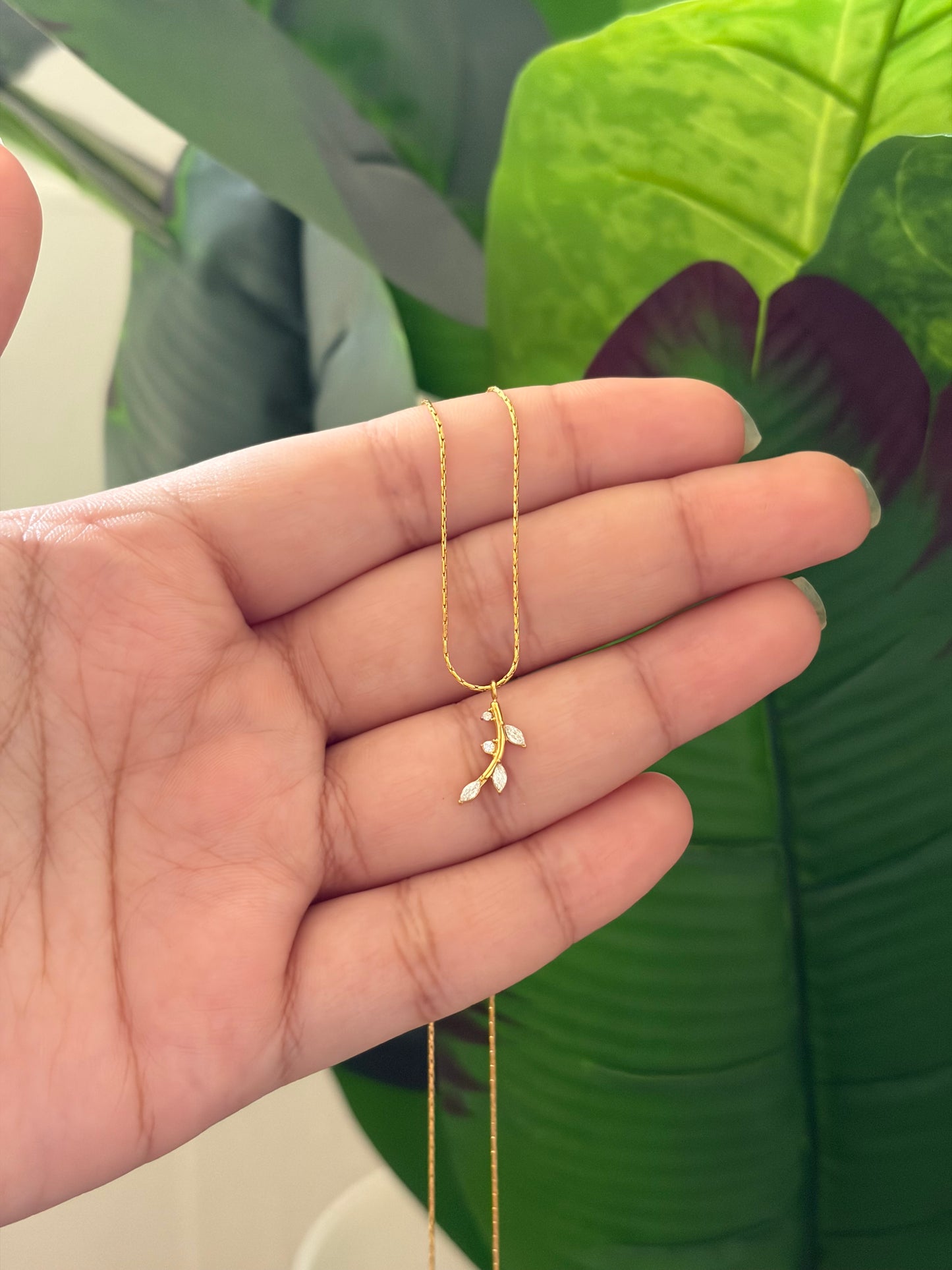 Elrya neckpiece