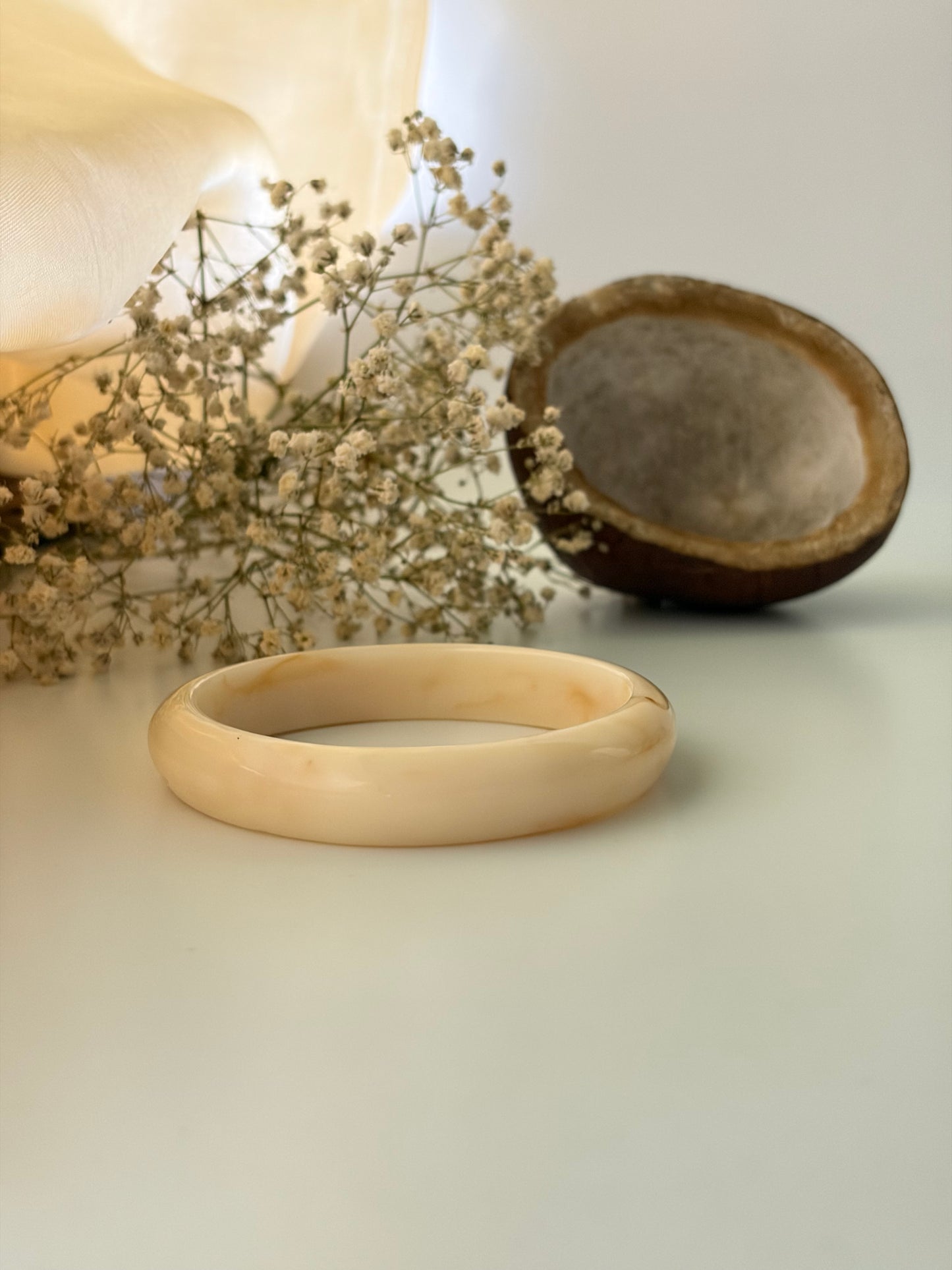 Milky bangle