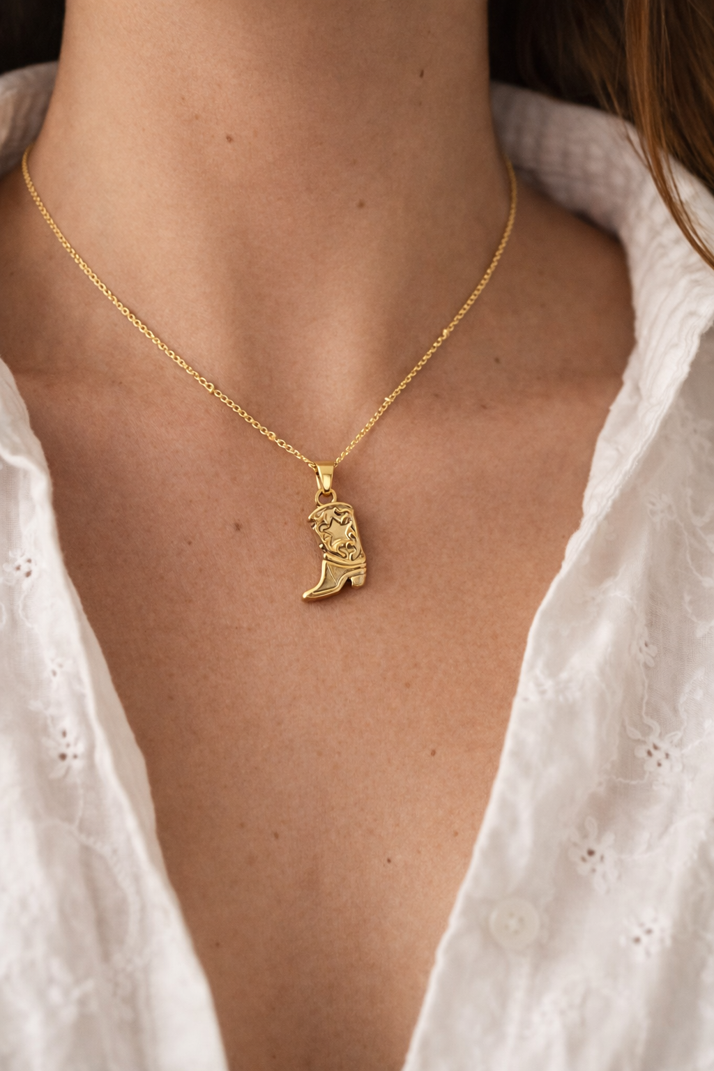 The boots necklace