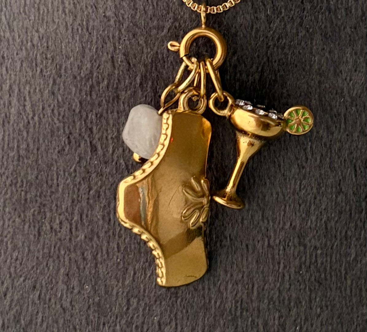 Bottoms up neckpiece