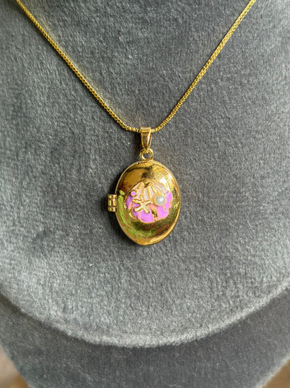 Luna shell locket