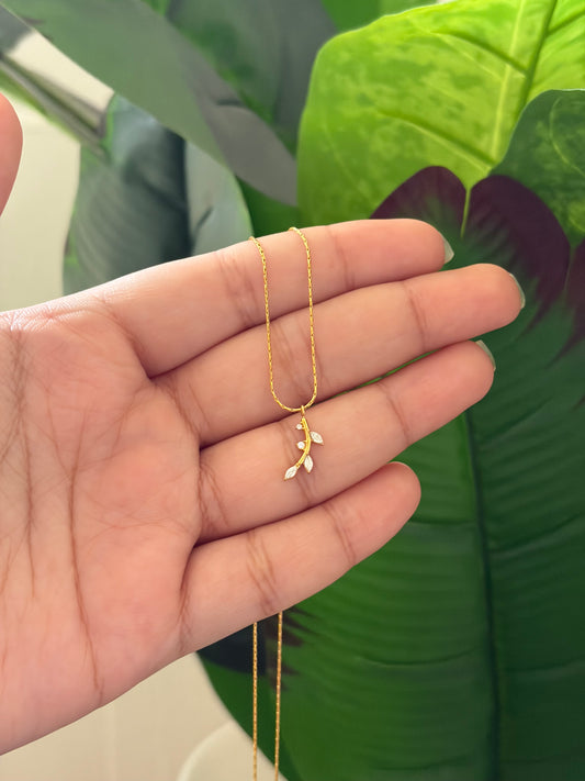 Elrya neckpiece