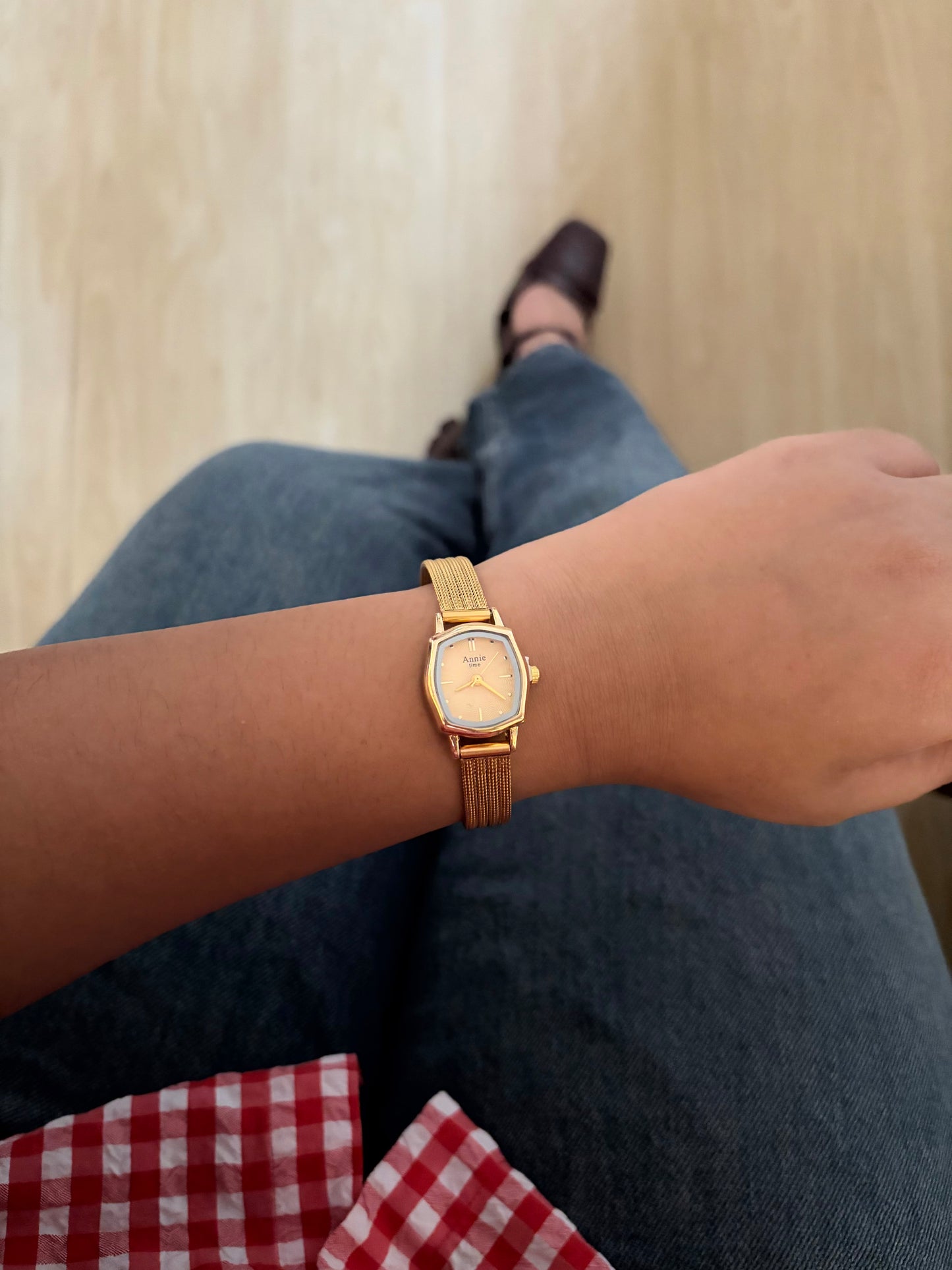 Alora beige hexa watch