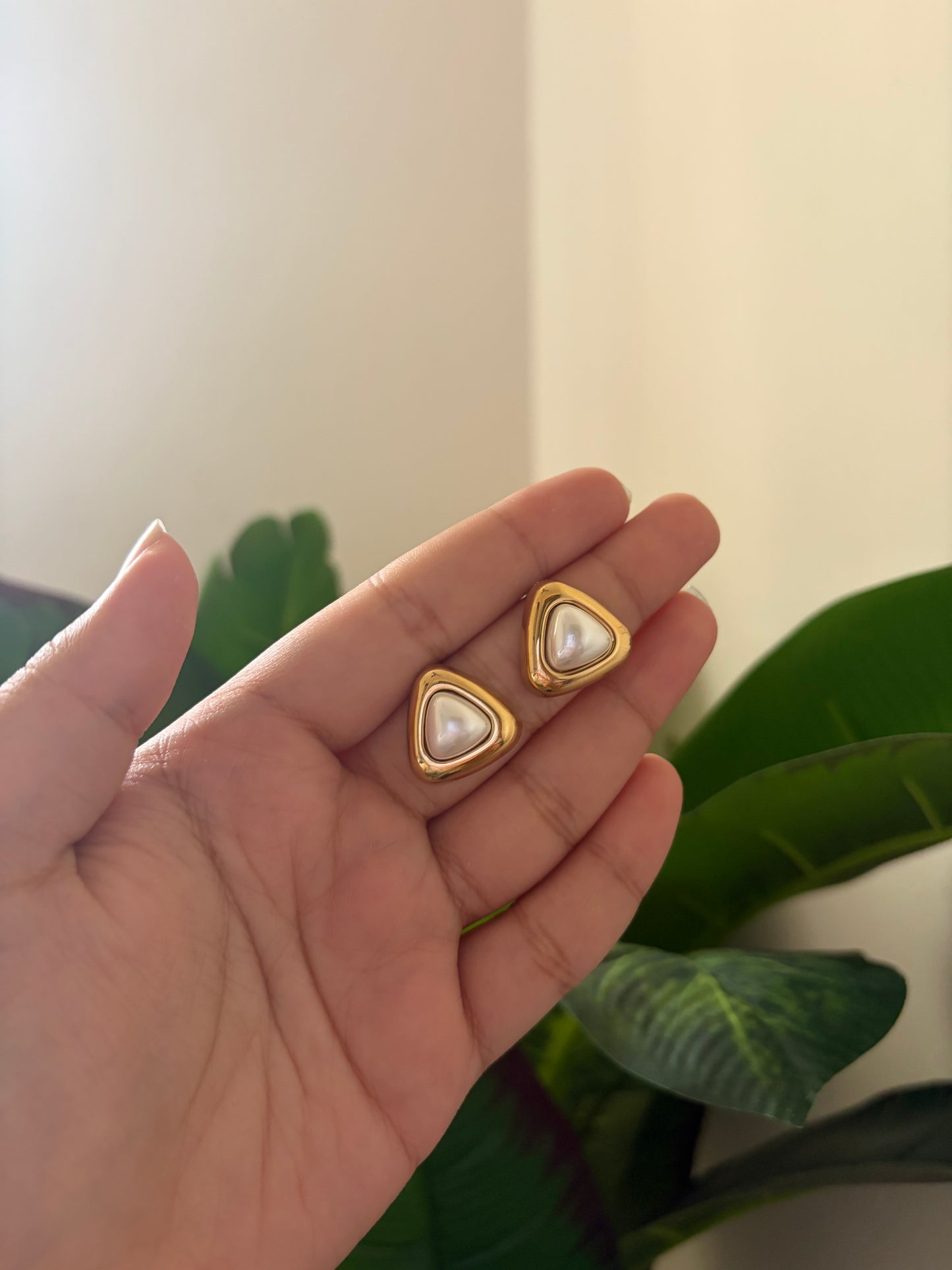 Vega chunky pearl studs