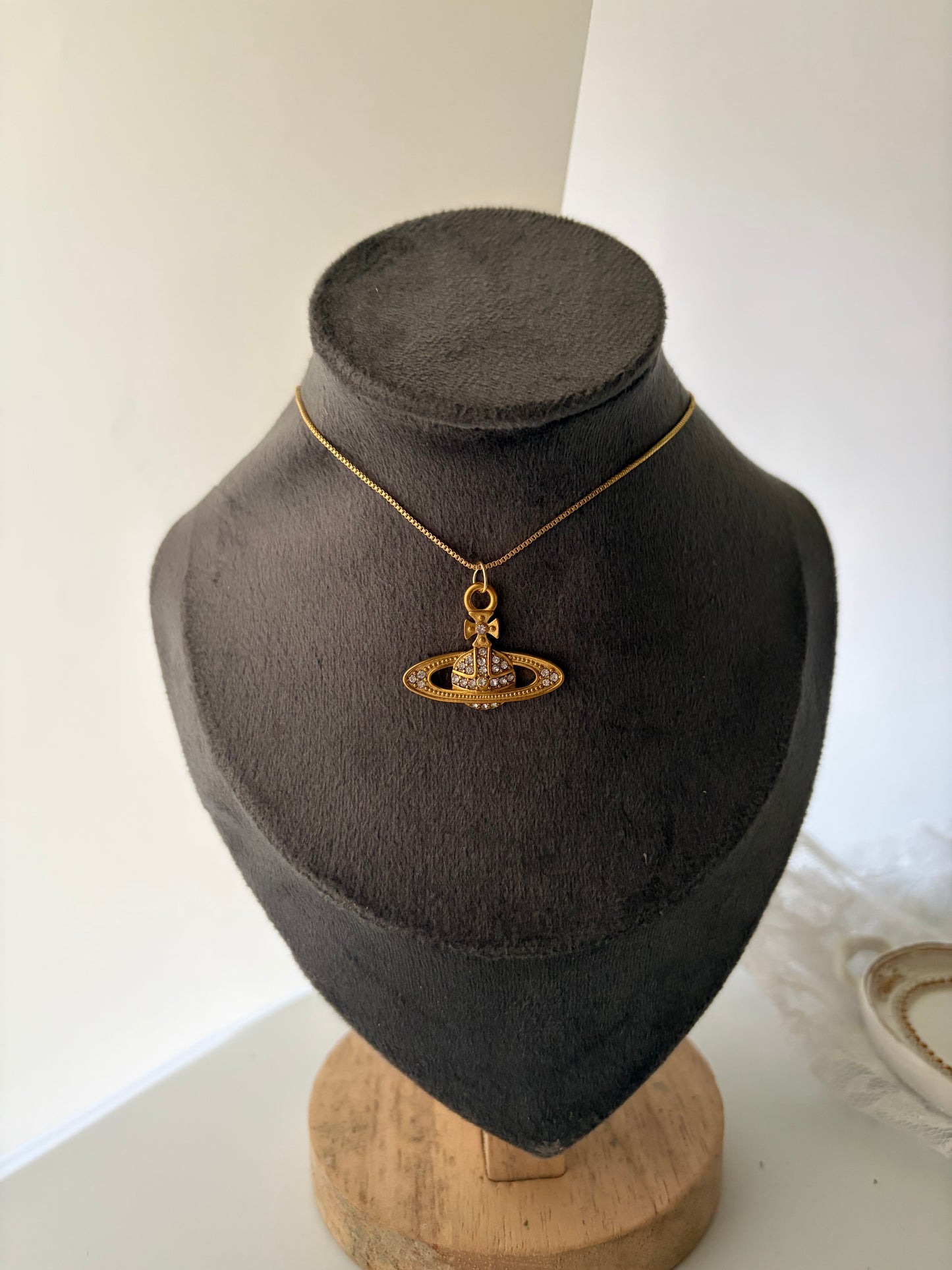 vw inspired neckpiece