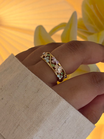 Clover petal botanical ring