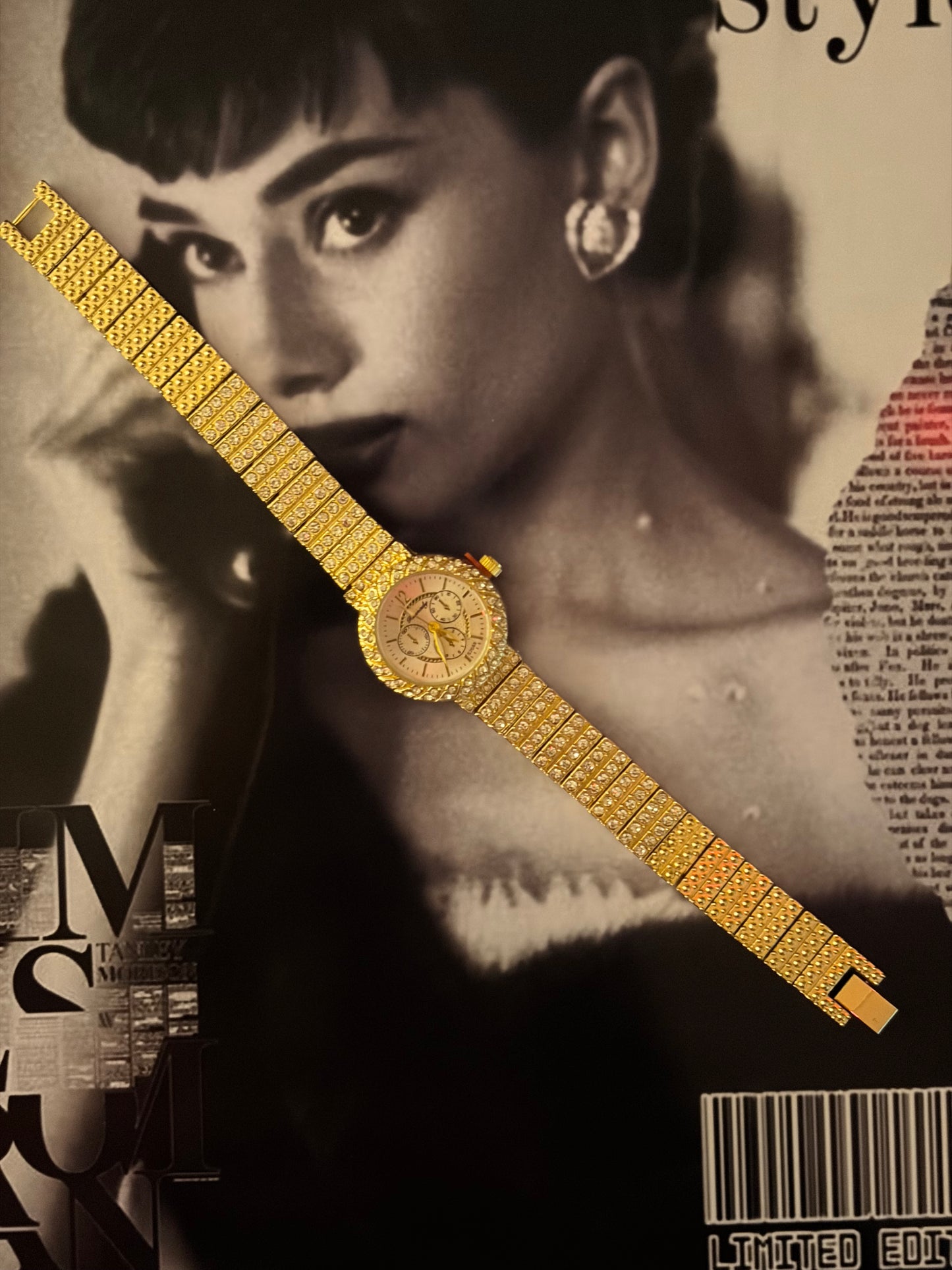 Timeless statement round dial