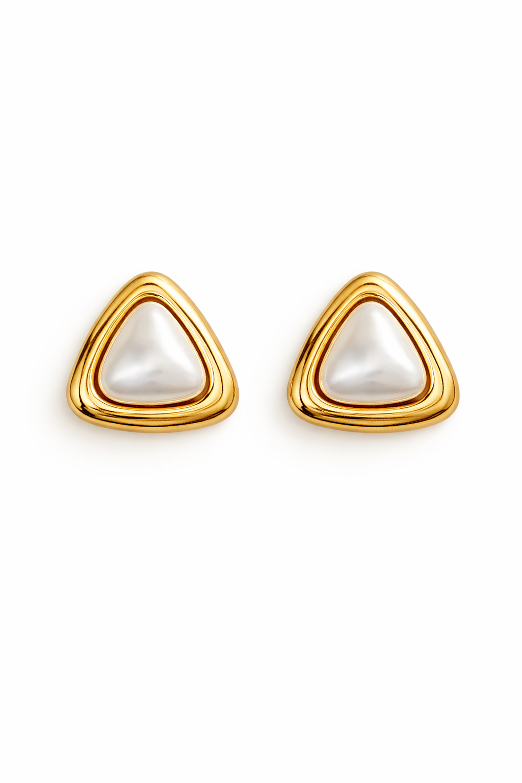 Vega chunky pearl studs